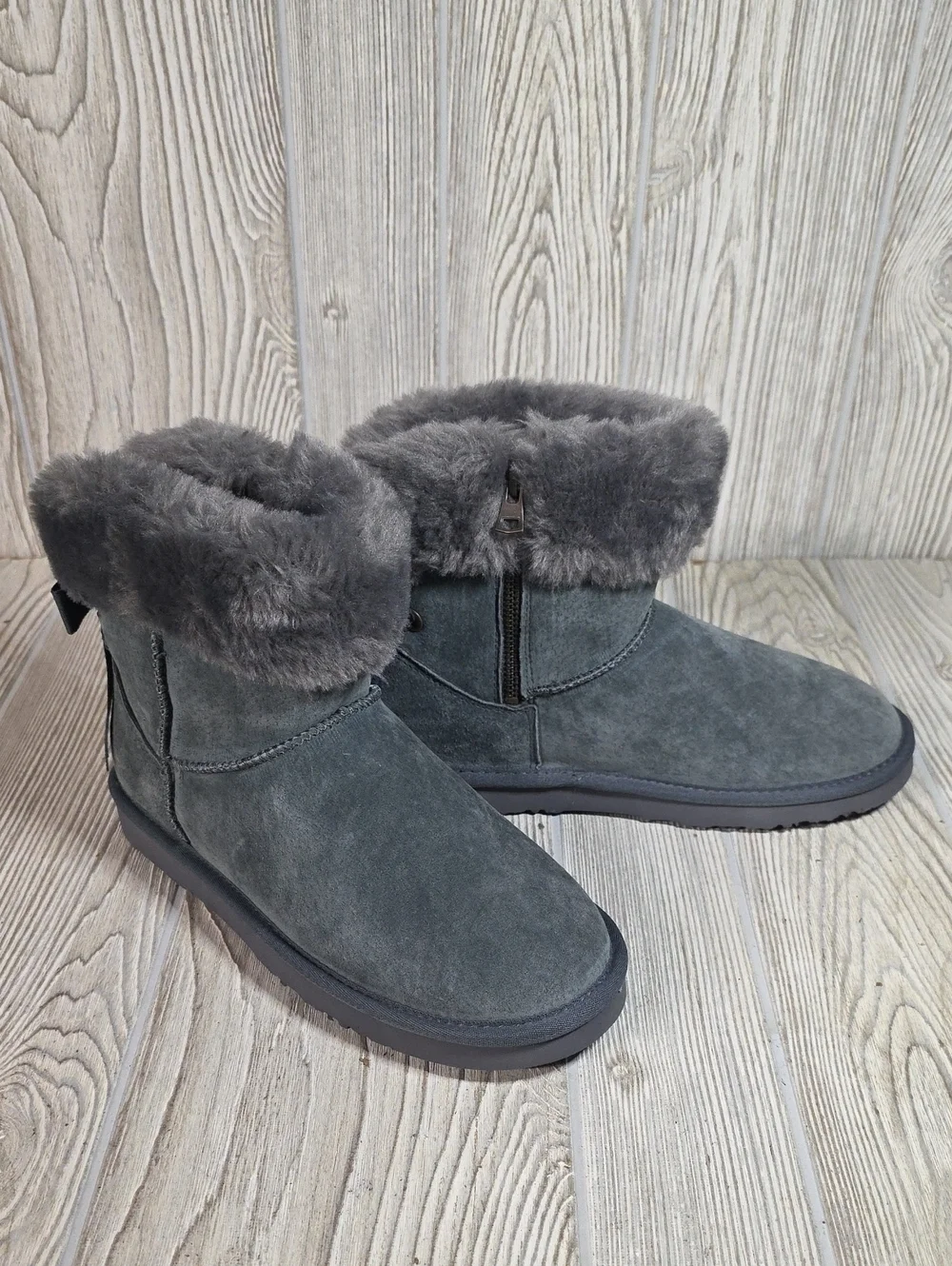 Lamo Adele Charcoal Suede Short Winter Boots Womens Size 6